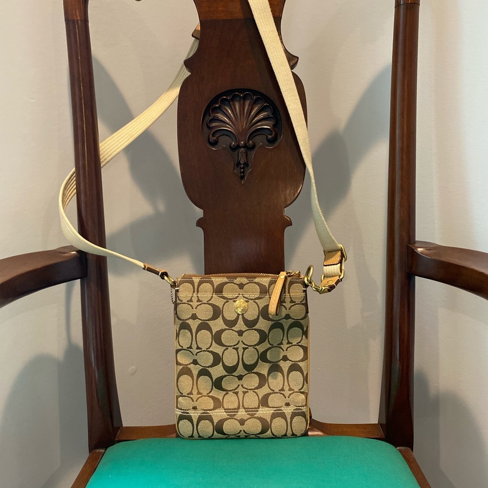 Classic Coach crossbody